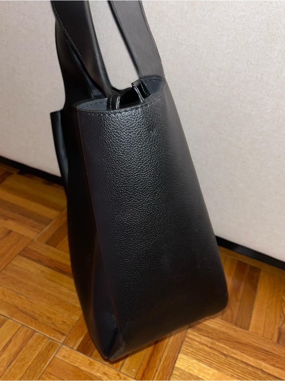 Bea Black Leather Tote Bag with Gold YSL Logo - Picture 6 of 10